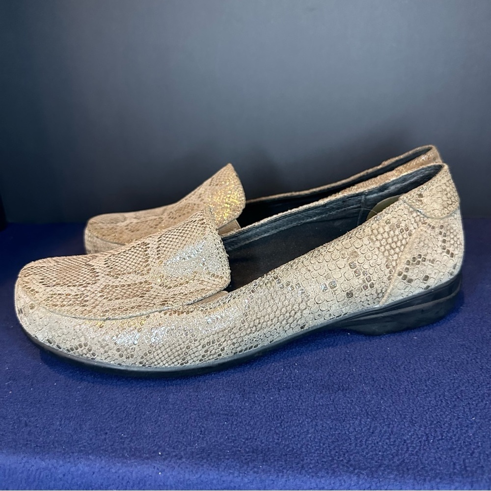 Abeo Women's Snakeskin Pattern Loafers - Picture 3 of 7
